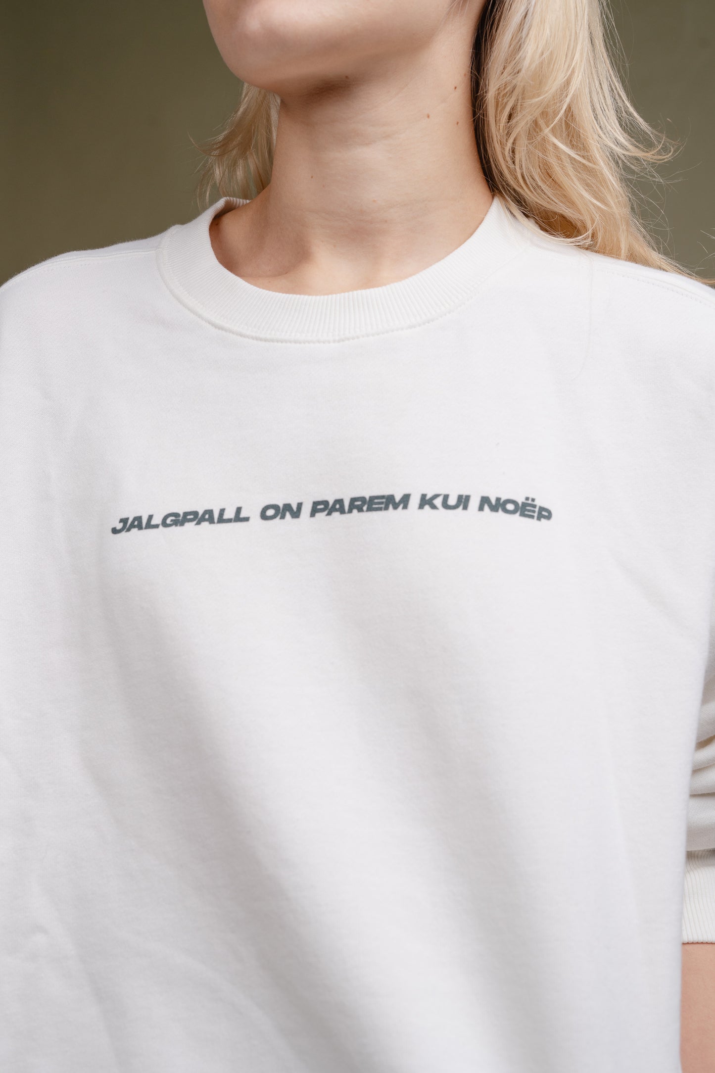 "JALGPALL ON PAREM KUI NOËP" White Sweatshirt